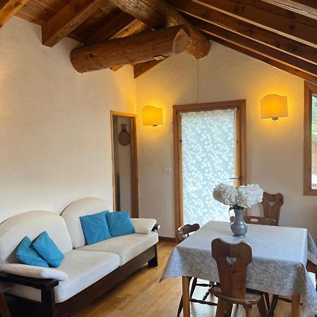 Chalet Blanc "La Mansarda" 쿠르마예 외부 사진