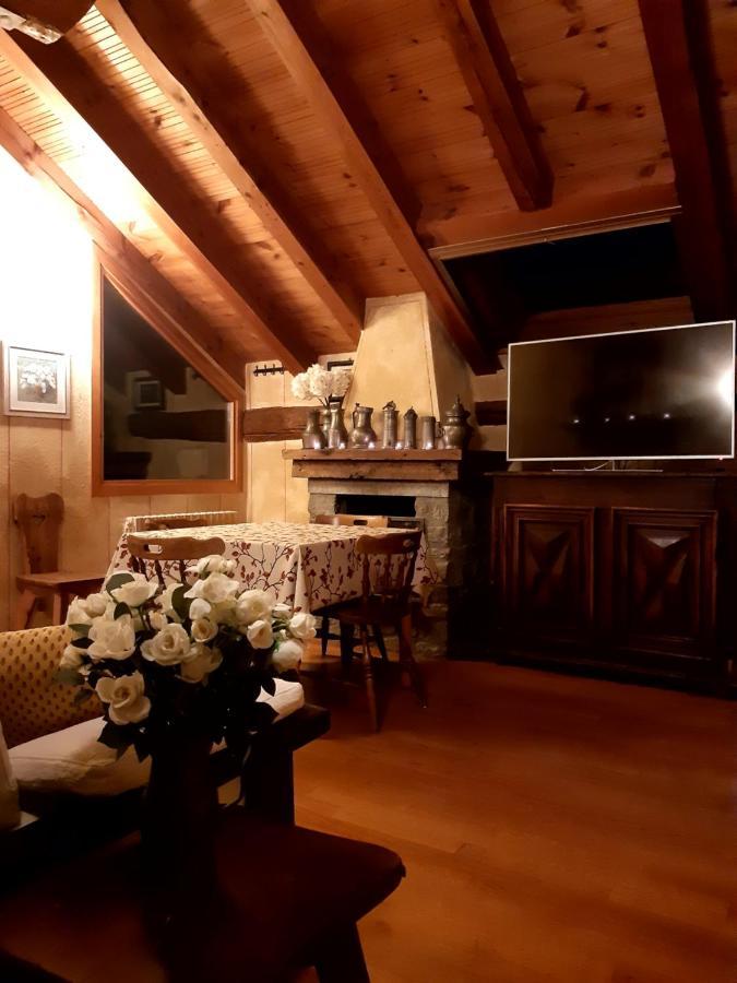 Chalet Blanc "La Mansarda" 쿠르마예 외부 사진