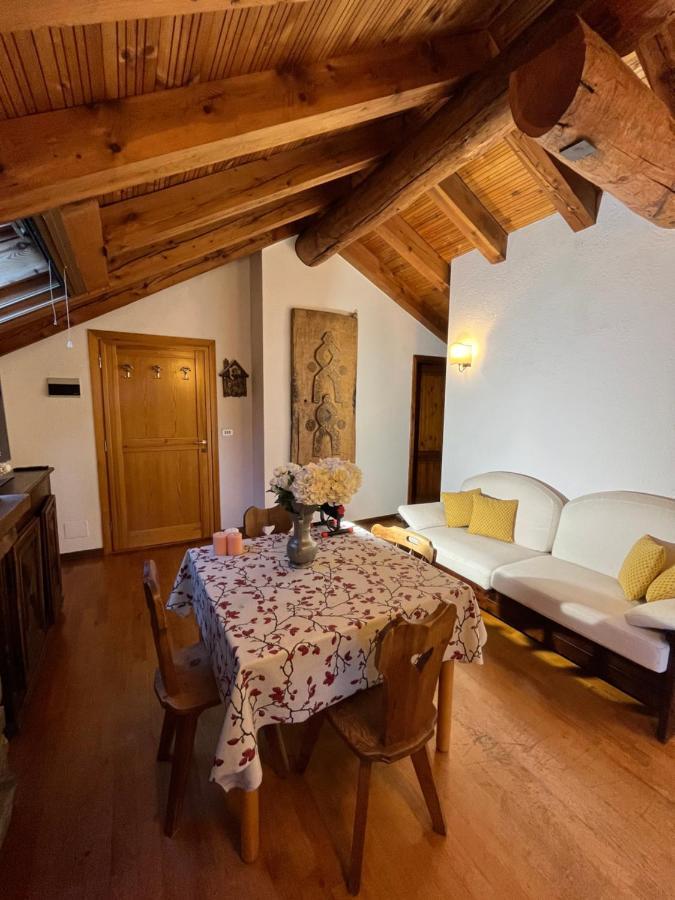 Chalet Blanc "La Mansarda" 쿠르마예 외부 사진