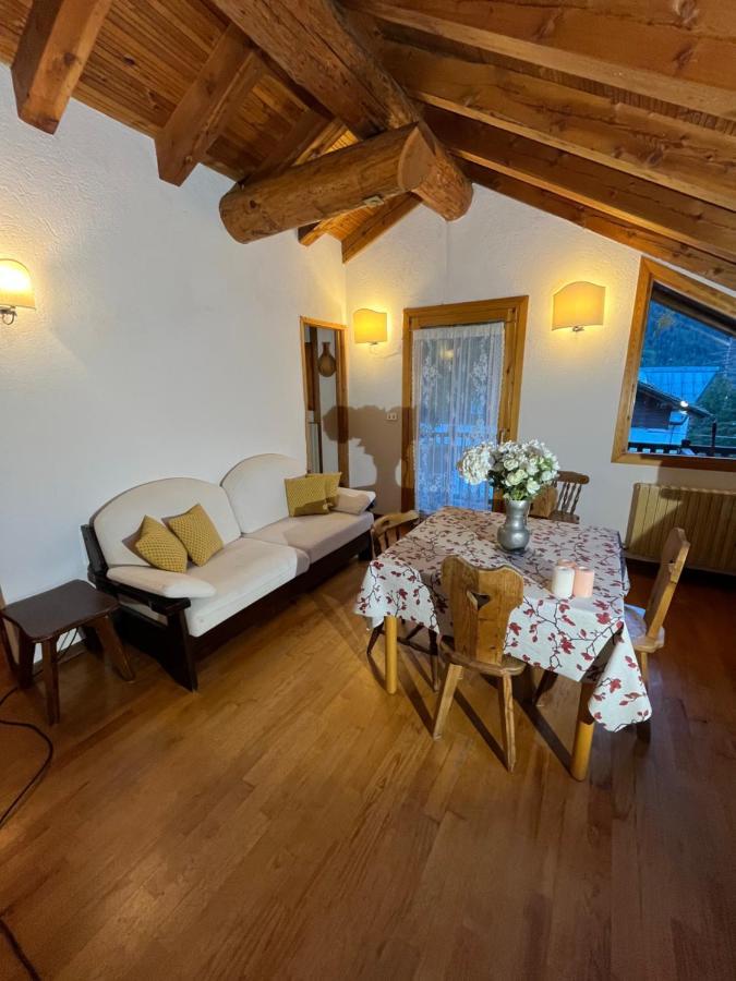 Chalet Blanc "La Mansarda" 쿠르마예 외부 사진
