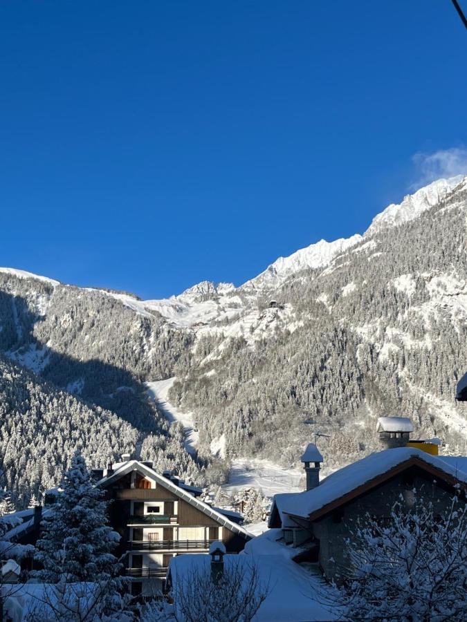Chalet Blanc "La Mansarda" 쿠르마예 외부 사진